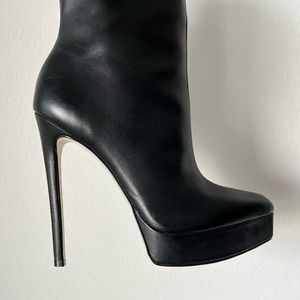 Steve Madden leather ankle boots with side zipper.